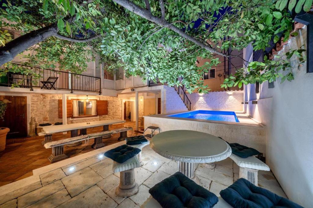 Heritage Residence In Center With Pool- Apartments Vodice Ngoại thất bức ảnh