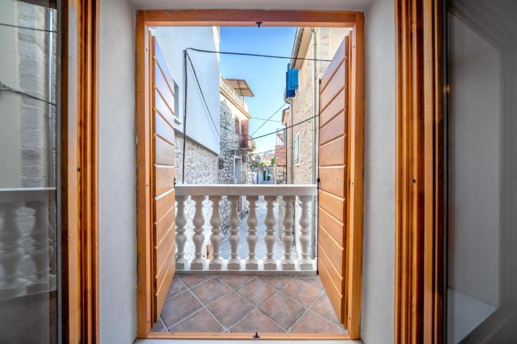 Heritage Residence In Center With Pool- Apartments Vodice Ngoại thất bức ảnh