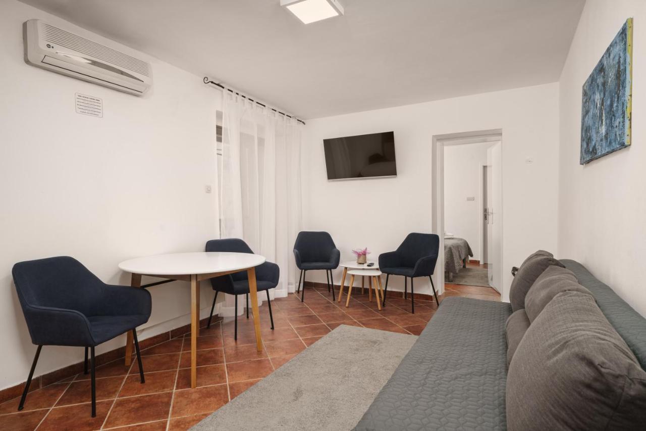 Heritage Residence In Center With Pool- Apartments Vodice Ngoại thất bức ảnh