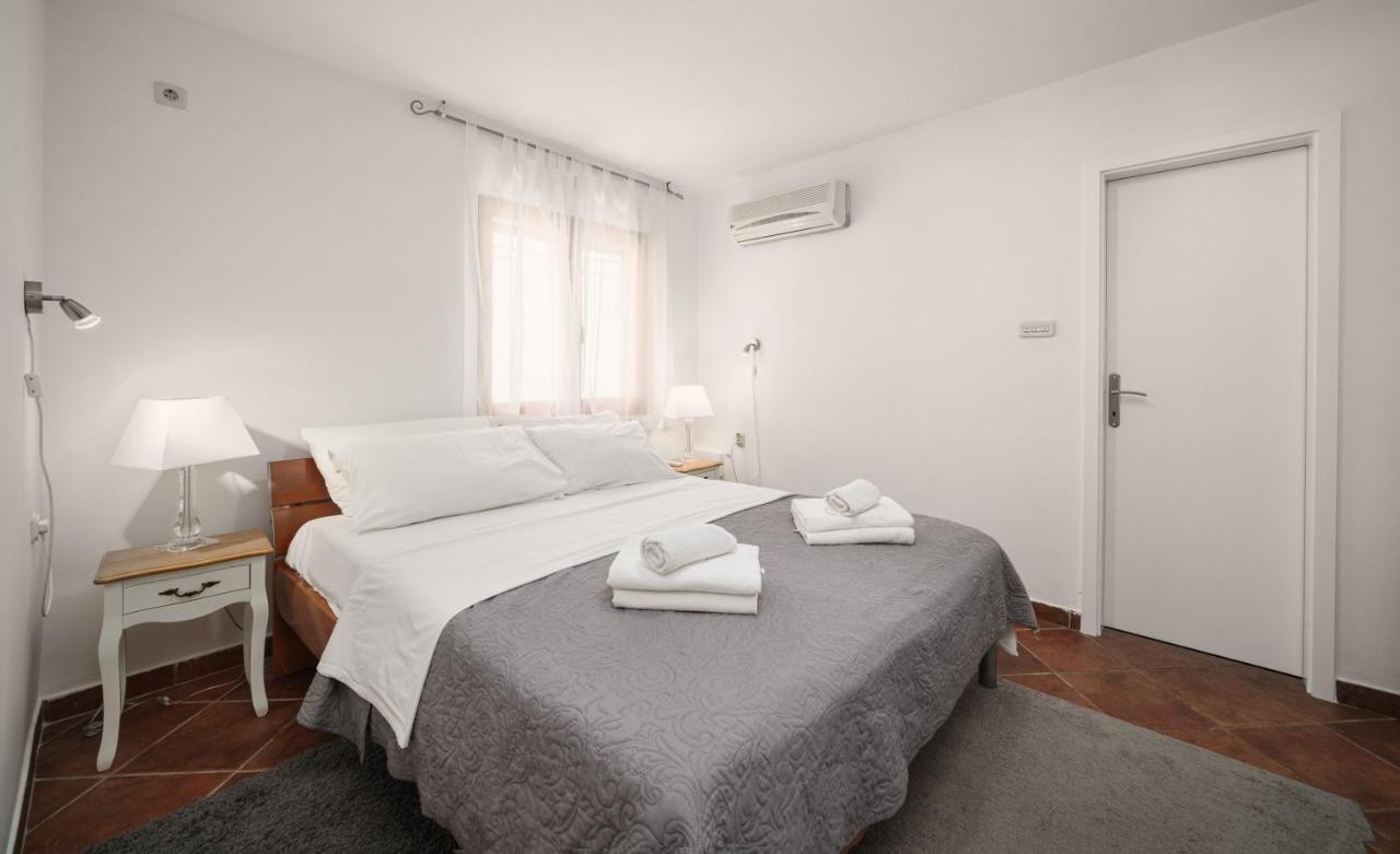 Heritage Residence In Center With Pool- Apartments Vodice Ngoại thất bức ảnh
