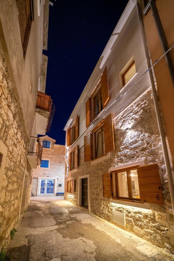 Heritage Residence In Center With Pool- Apartments Vodice Ngoại thất bức ảnh